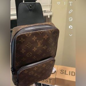 Louis Vuitton Avenue sling bag